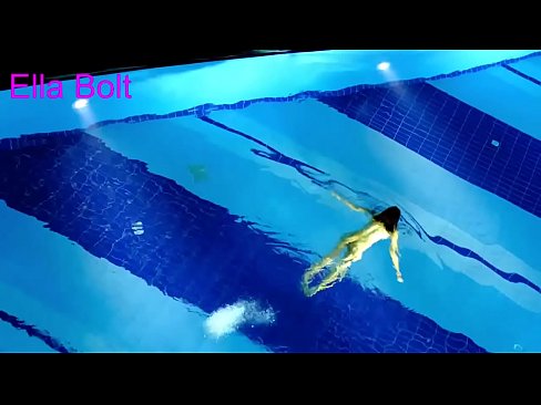 ❤️ Não consigo parar de ver, jovem loira apanhada a nadar nua na piscina da estância balnear ELLA BOLT ❤ Porno vídeo em pt.8kpornvids.ru